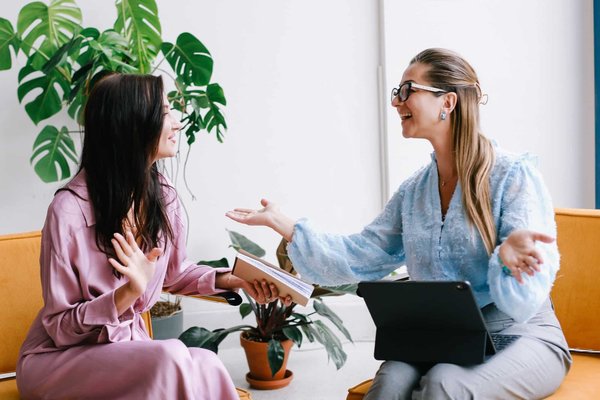 Comment aborder de manière constructive le sujet du féminisme avec des adolescents dans un contexte éducatif ?